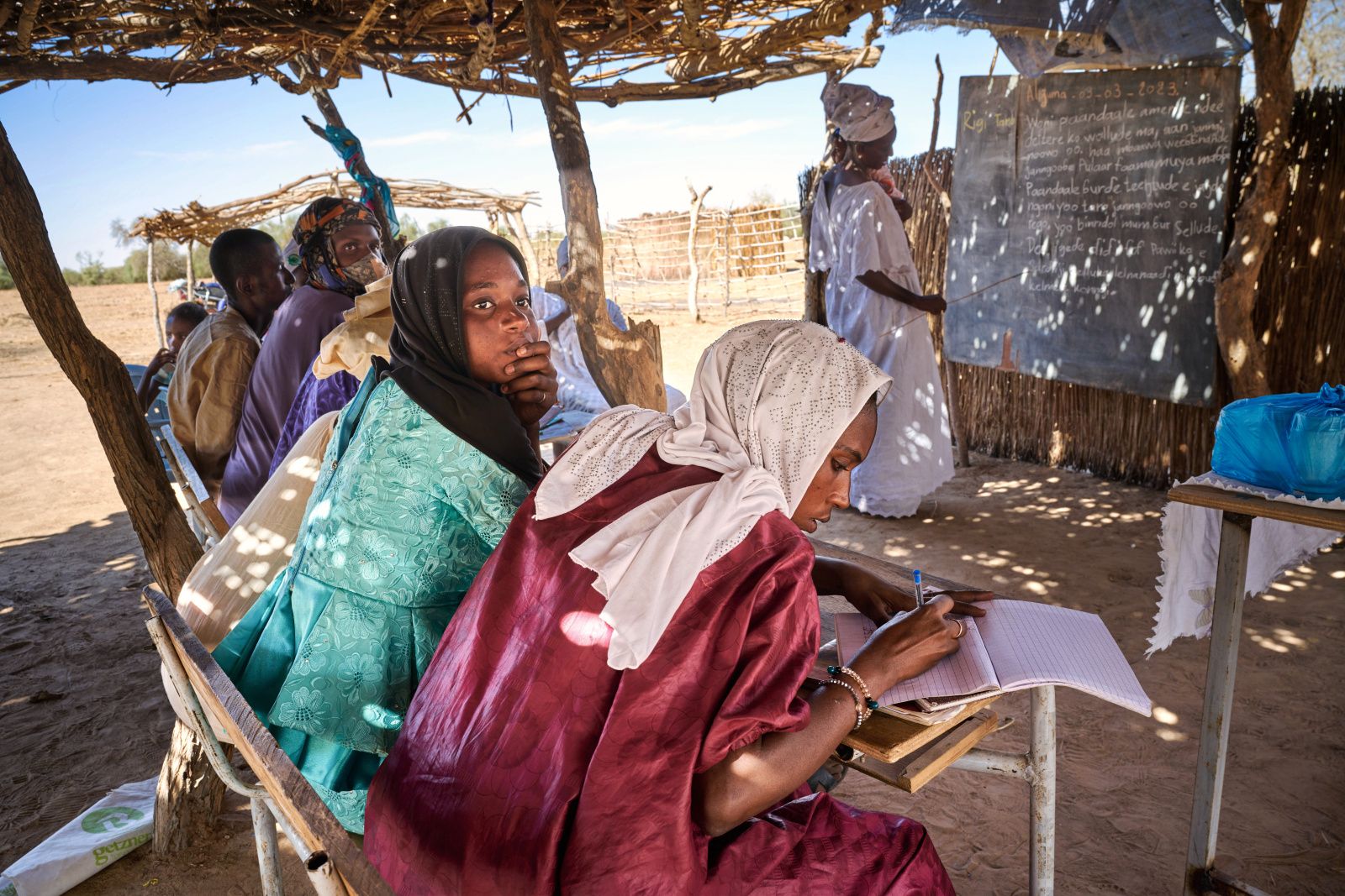 Senegalesische Frauen, die einen Alphabetisierungskurs besuchen